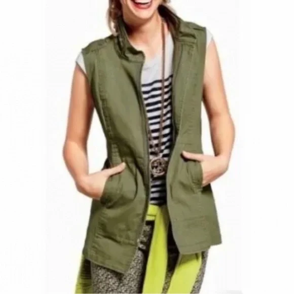 CAbi Explorer Vest Jacket NWOT - Picture 2 of 9